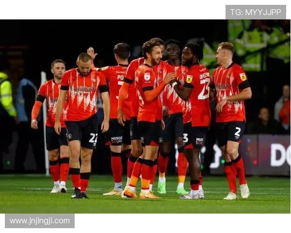 卢顿俱乐部迎来新赛季挑战 主帅与球员信心满满备战英超首战