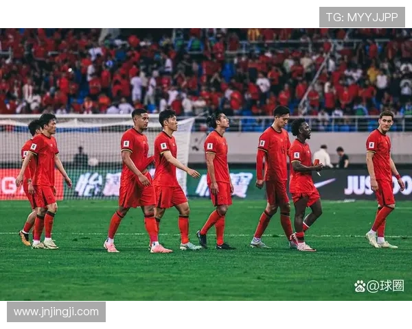 国足备战世预赛关键战主帅调整阵容年轻球员迎机遇引发球迷期待与讨论